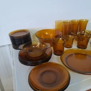 Vajilla y cristalería Duralex.