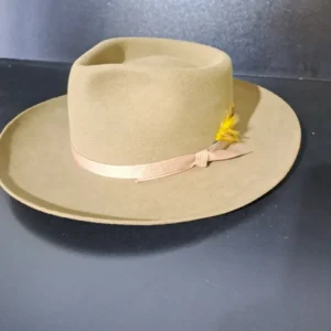 Sombrero de fieltro beige