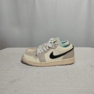 Zapatillas Nike en crema