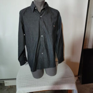 Camisa lisa gris oscuro