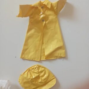 Chubasquero y gorro amarillo Lesly