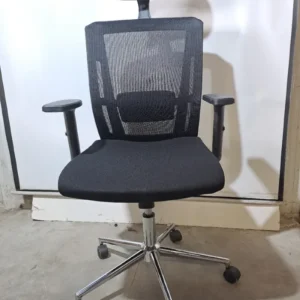 Silla de oficina ergonómica negra