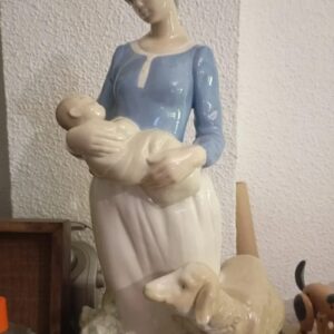 Figura de porcelana Rex madre con bebé y cordero