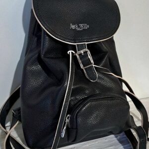 Mochila negra pequeña
